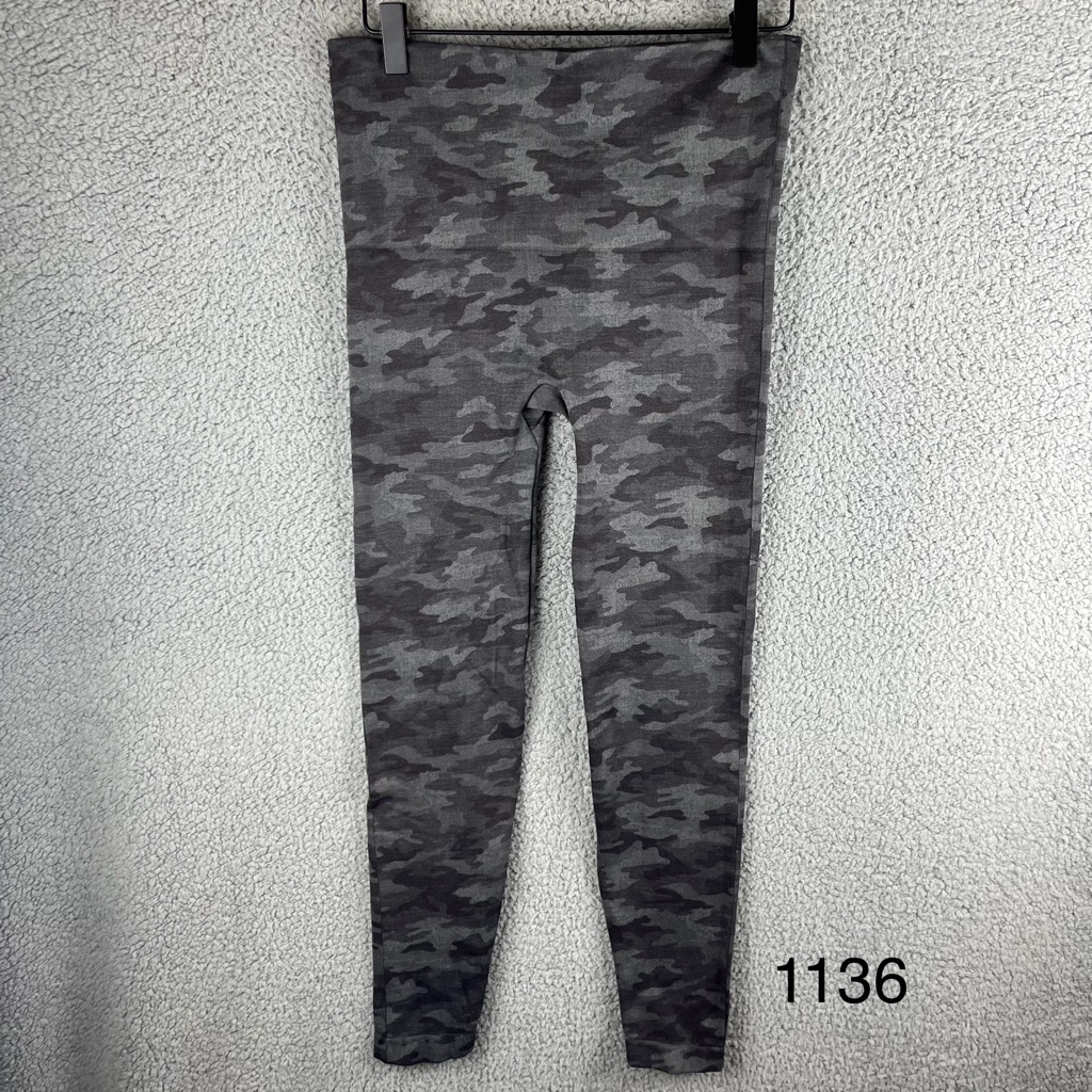 Spanx Women’s Look At Me Now Seamless Cropped Sage Camo Leggings Size Large